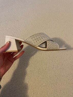 H & M Cream Block Heel Square Toe Slide Size 8.5 🧸